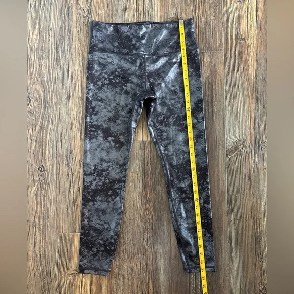 Athleta Elation Misty Lace Tight Legging Med Ultra High Rise Black Gray Metallic - Picture 4 of 12